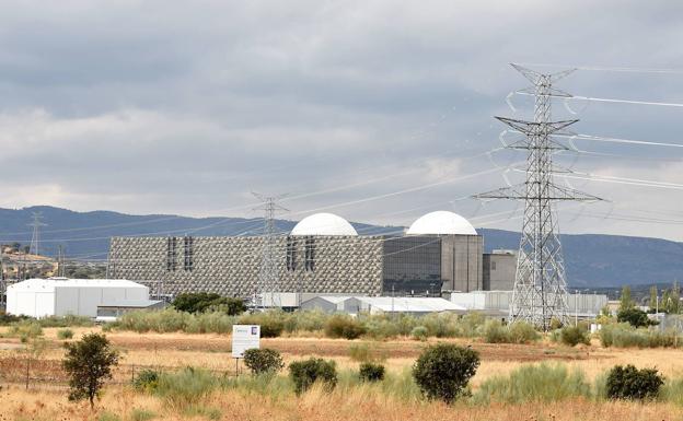 El Ejército protege la central nuclear de Almaraz, que retrasa su recarga hasta abril