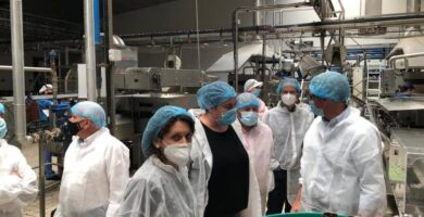 Begoña García visita las instalaciones de Acenorca en Montehermoso