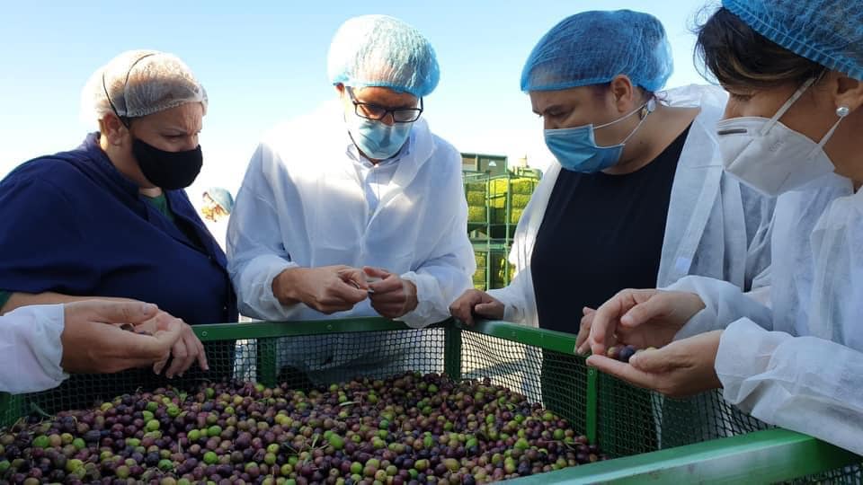 Begoña García visita las instalaciones de Acenorca en Montehermoso