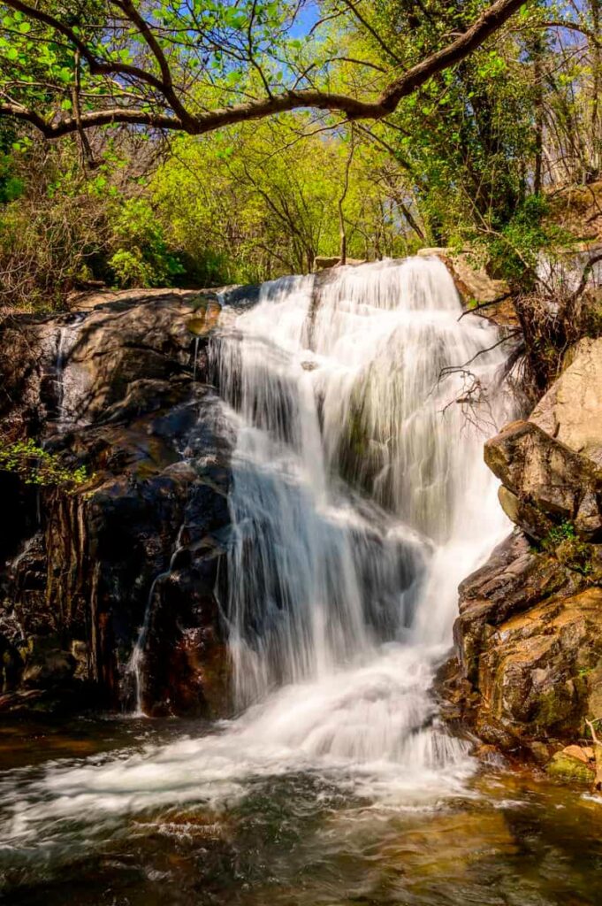 ¡Descubre la maravilla de las lujosas cascadas del Norte de Extremadura! 