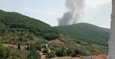 Declarado el nivel 1 de peligrosidad en un incendio forestal en Sierra de Gata