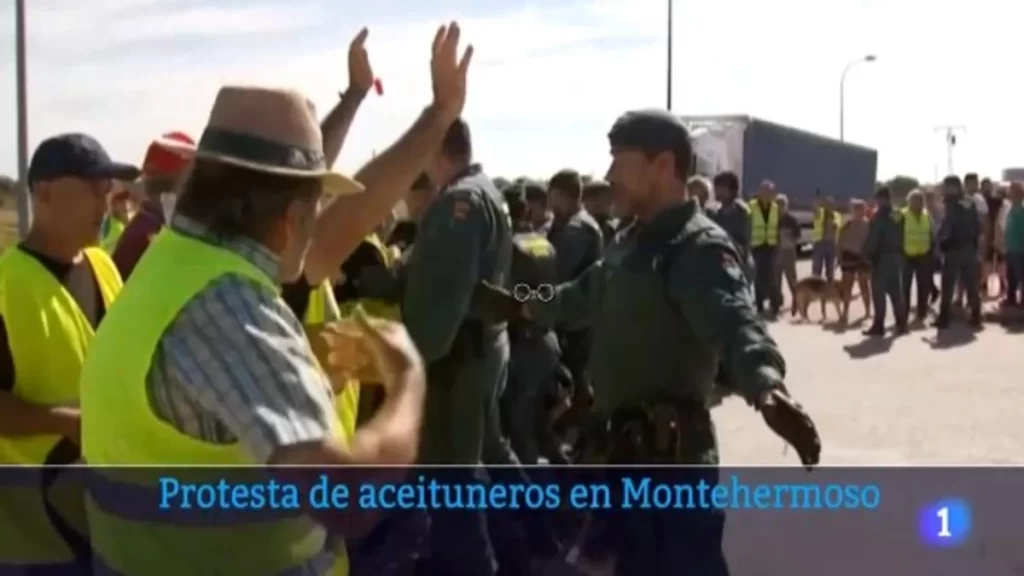 Acenorca blinda sus puertas con antidisturbios por el conflicto de los aceituneros