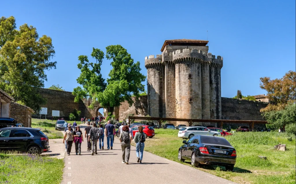 Granadilla: El Misterioso Pueblo Abandonado con Castillo en Cáceres