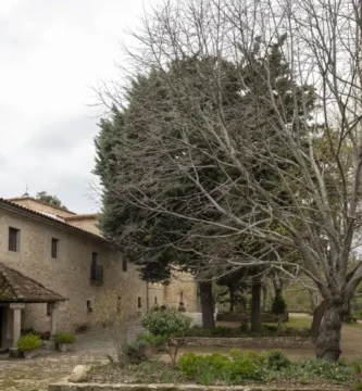 El encanto oculto de Pedroso de Acim: Una joya extremeña entre vestigios romanos y naturaleza virgen