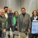 Los sindicatos entregan 8.000 firmas en demanda de la equiparación salarial para docentes en Extremadura
