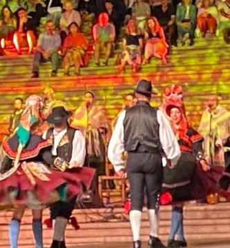 Cáceres se rinde al embrujo del folclore: un diálogo de tradiciones entre Extremadura y Portugal