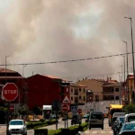 Alerta en Montehermoso: Un Gran Incendio Amenaza Viviendas y Activa el Nivel 1 del Plan Infoex