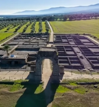 CÁPARRA: El Tetrapylon Único de la Vía de la Plata