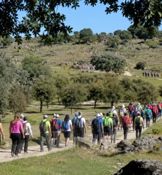 Éxito de participación en la ruta senderista El Robledal de Aceituna este domingo 10 de mayo