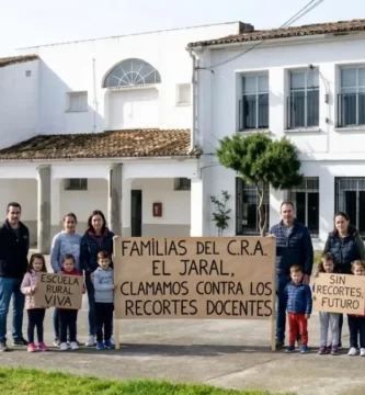 La escuela rural del norte de Extremadura se planta: familias del CRA El Jaral claman contra los recortes docentes
