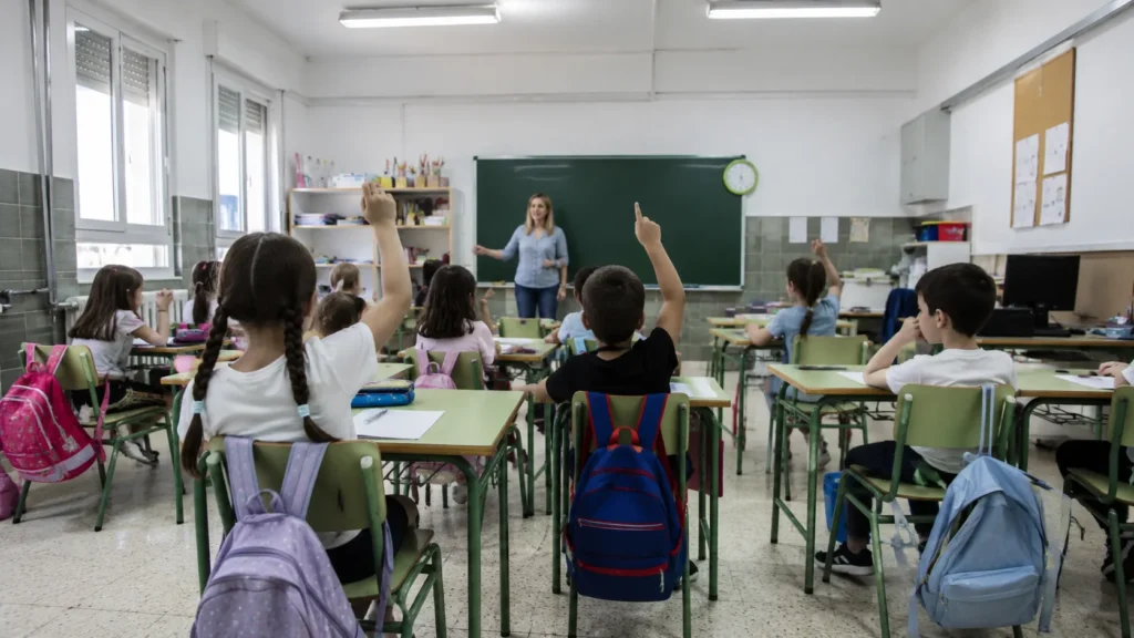 La escuela rural del norte de Extremadura se planta: familias del CRA El Jaral claman contra los recortes docentes